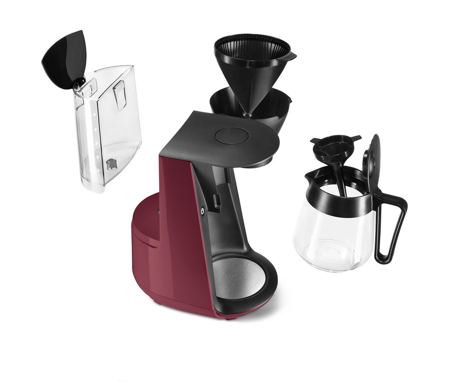Berry renginde bir »Let's Brew« Filtre Kahve Makinesi ve aksesuarları.