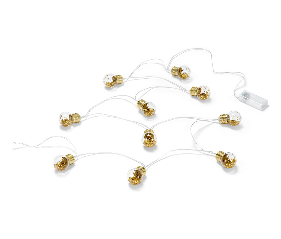 Beyaz bir arka plan üzerinde sergilenen bir LED Ampul Işık Zinciri.