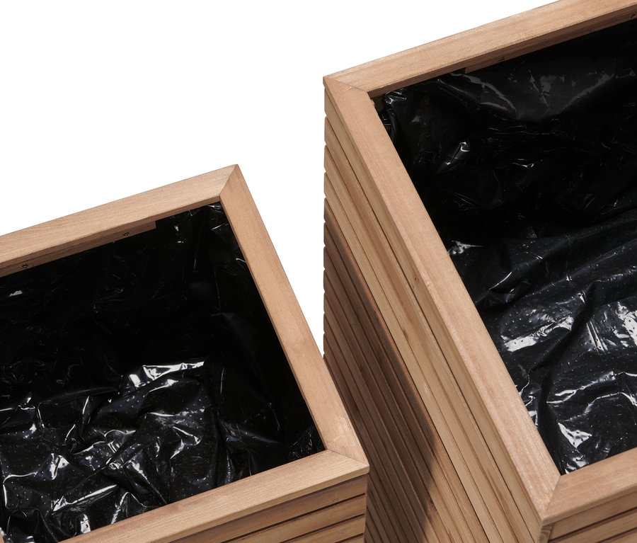 Siyah iç astarlı iki adet boş »Tinus« sütun saksı.