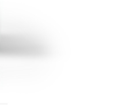 Üst kısmında mavi çapa desenleri olan dekoratif ahşap kasa.