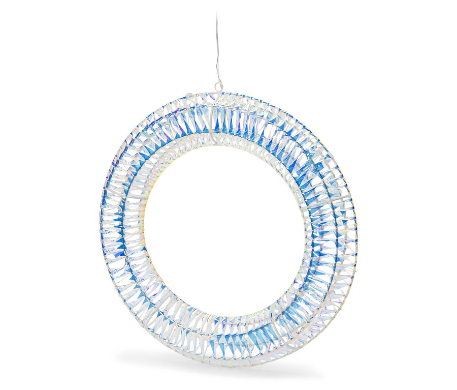 Şeffaf ve mavi kristallerden yapılmış, daire şeklinde asılı bir dekorasyon.