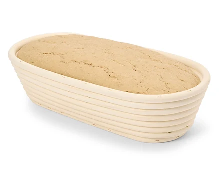 Ekmek, rattan mayalama sepetinde.
