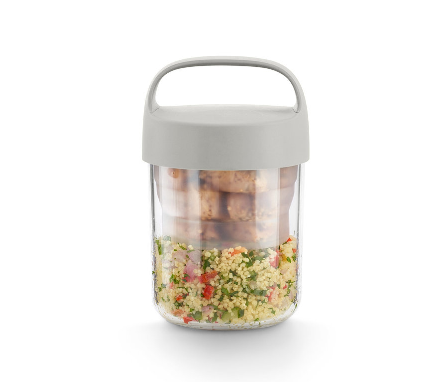 Taşınabilir Atıştırmalık Kutusu, içinde kuskus ve kurabiyeler var.