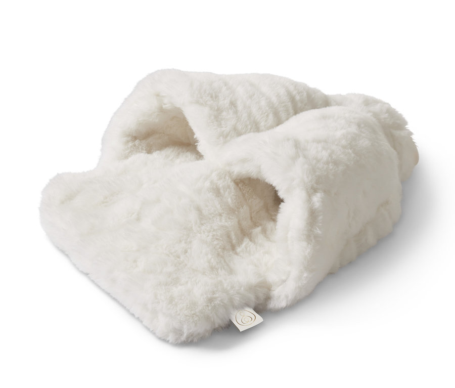 Beyaz ayak ısıtıcı.