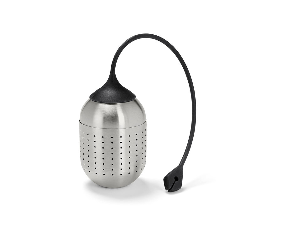 Siyah saplı gümüş renkli baharat süzgeci.