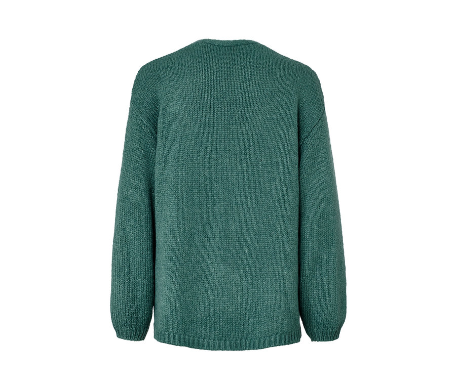 Kalın örgülü hırkanın arka görünümü.