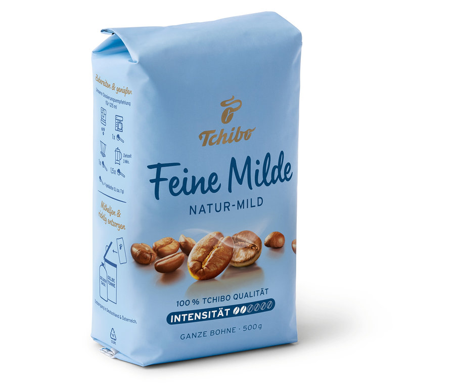 Feine Milde - 500 g Bütün Çekirdek kahve paketinin yakın çekimi.