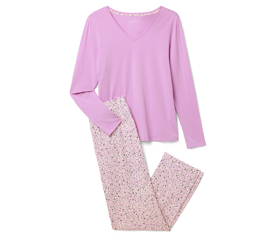 Lila uzun kollu pijama ve çiçekli pantolon.