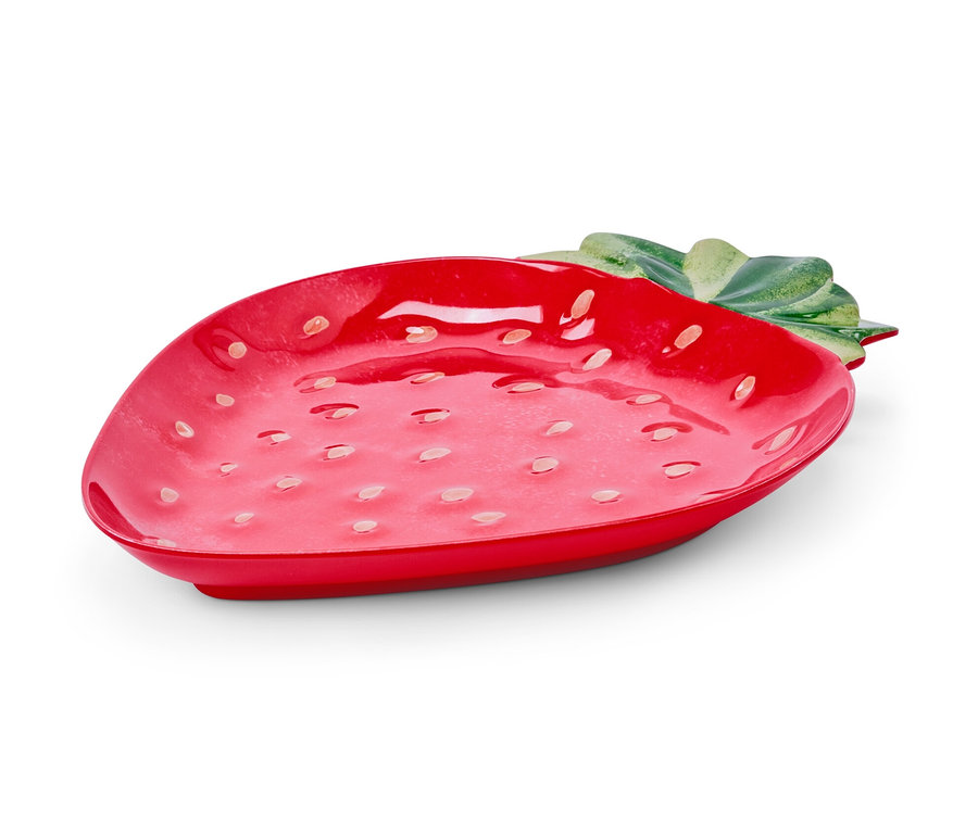 Çilek şeklinde kırmızı bir servis tabağı.