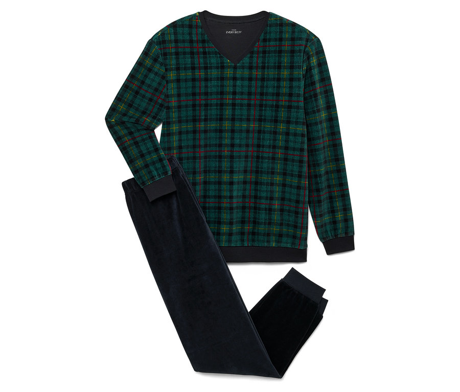Pijama takımı: Yeşil ekose uzun kollu gömlek ve lacivert kadife pantolon.