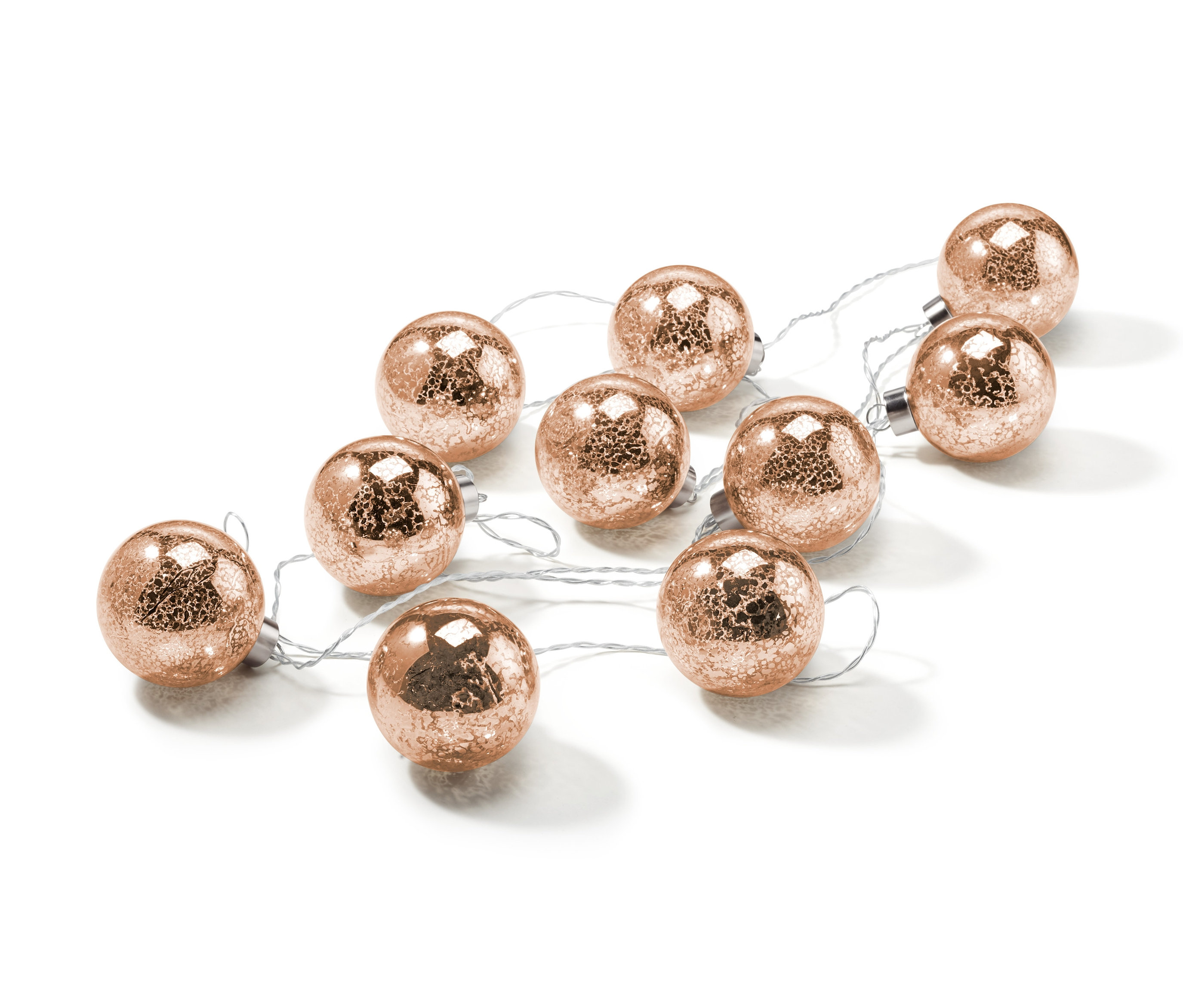 Beyaz bir arka planda LED Küre Işık Zinciri.