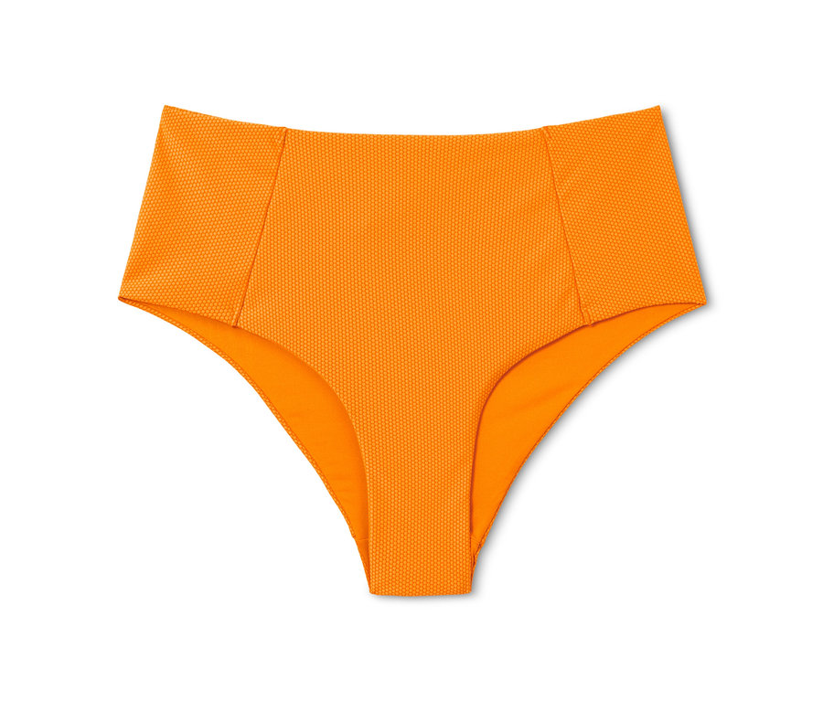 Beyaz arka planda dokulu turuncu bikini altı.