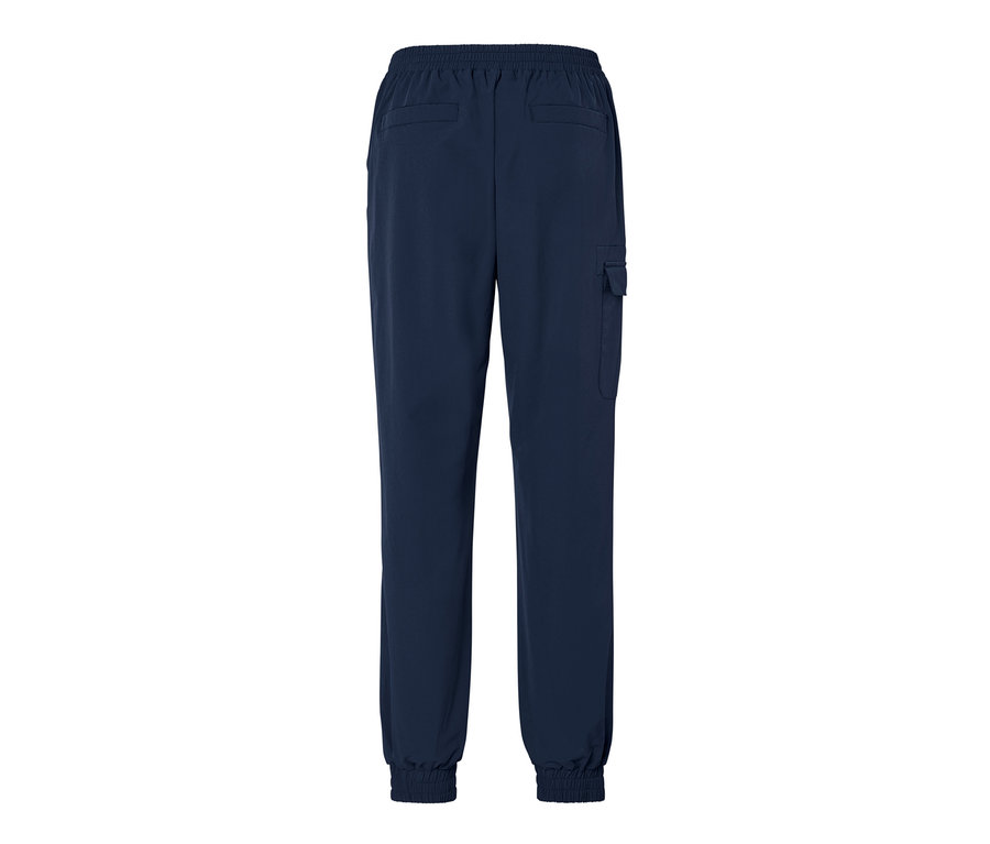 Beyaz arka planda lacivert softshell jogging pantolon.