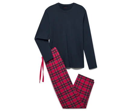 Lacivert uzun kollu pijama üstü ve kırmızı ekose pijama altı.