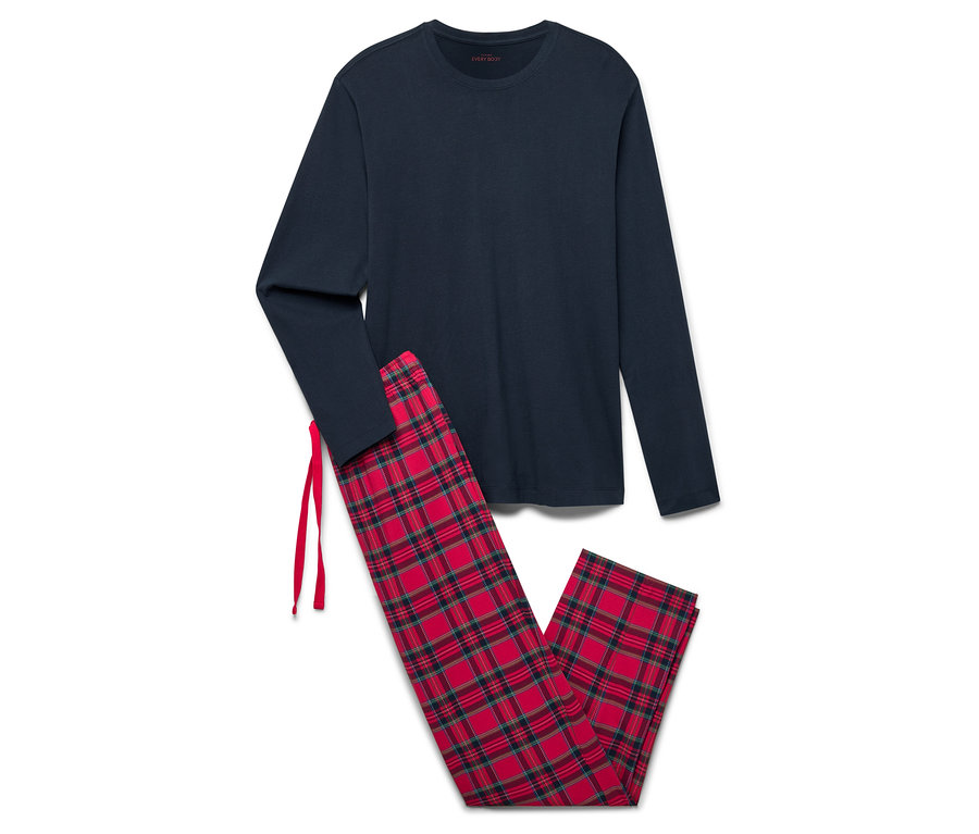 Lacivert uzun kollu pijama üstü ve kırmızı ekose pijama altı.