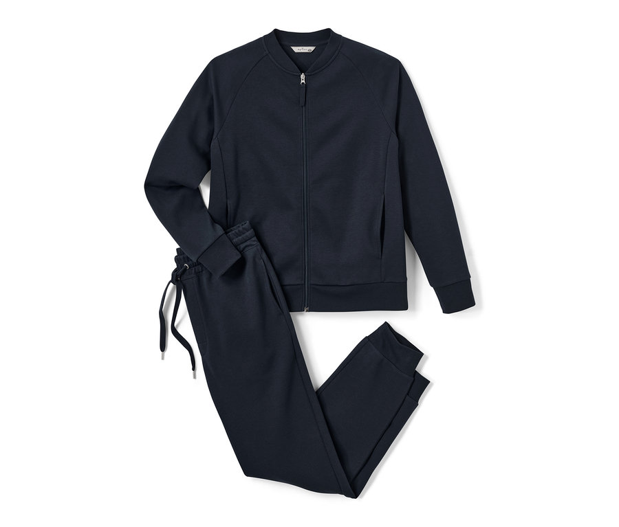 Lacivert renkli, fermuarlı ve bağcıklı ev eşofman takımı.