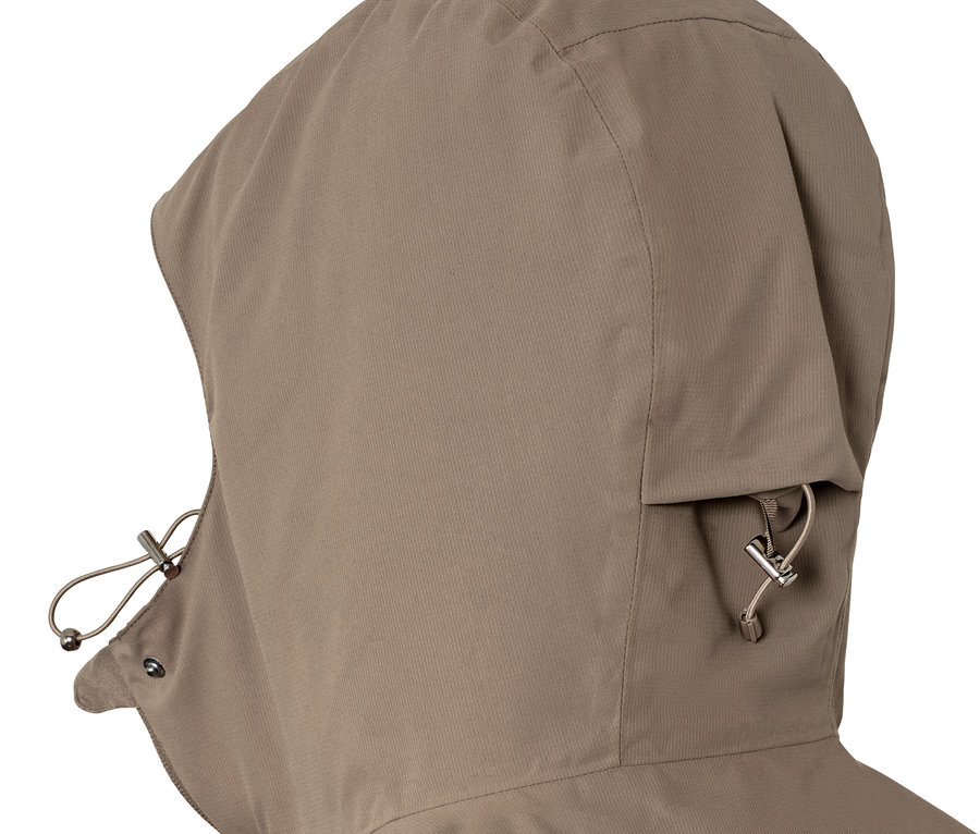 Bej rengi kadın termal montun kapüşonunun yakın çekimi.