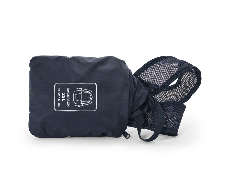 Katlanmış bir sırt çantası