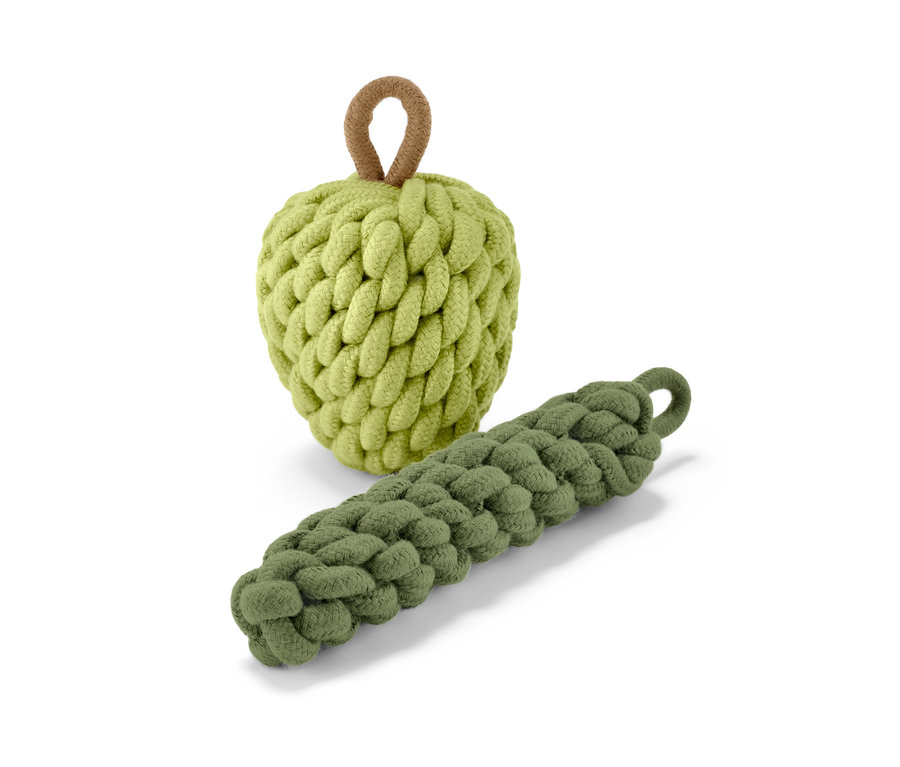 Örülmüş pamuktan elma ve kabak köpek oyuncağı.