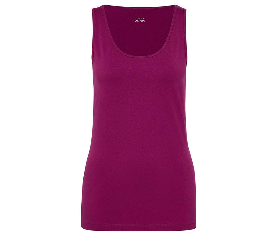 Beyaz arka plan üzerinde kolsuz, mor tank top.