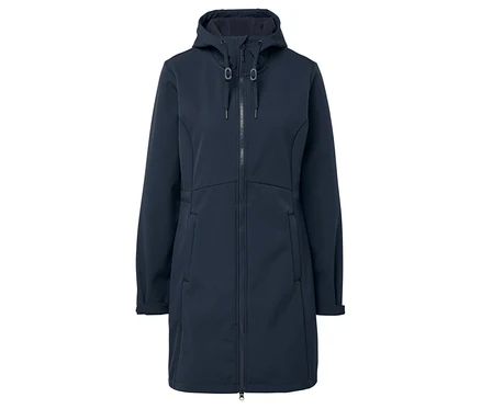 Ortasında kapüşonu ve fermuarı olan lacivert softshell mont.