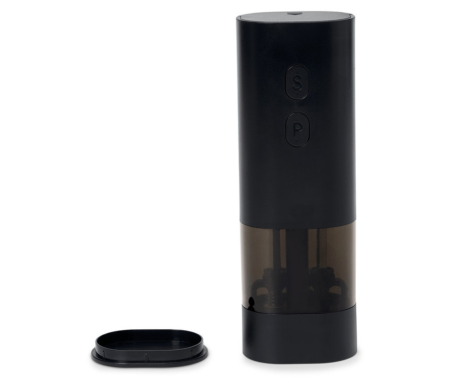 Çıkarılabilir kapaklı siyah tuz ve karabiber değirmeni.