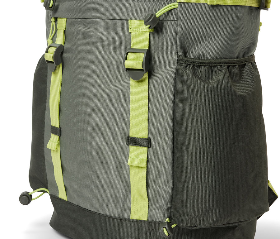 Bir Outdoor Sırt Çantasının yakın çekim görüntüsü.