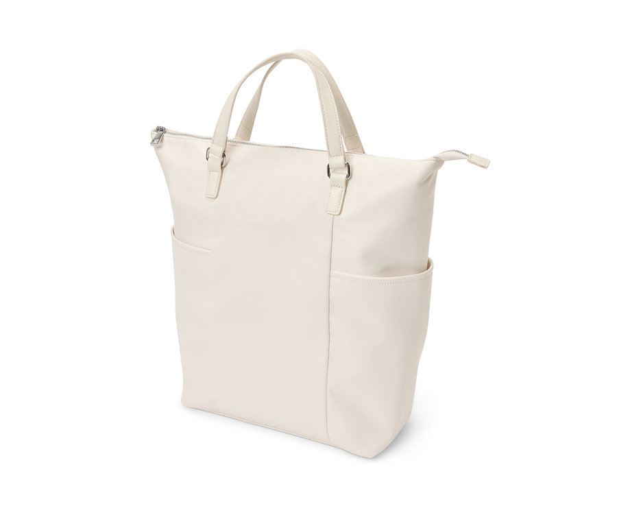 İki kulplu ve dış cebi olan krem rengi kanvas sırt çantası.