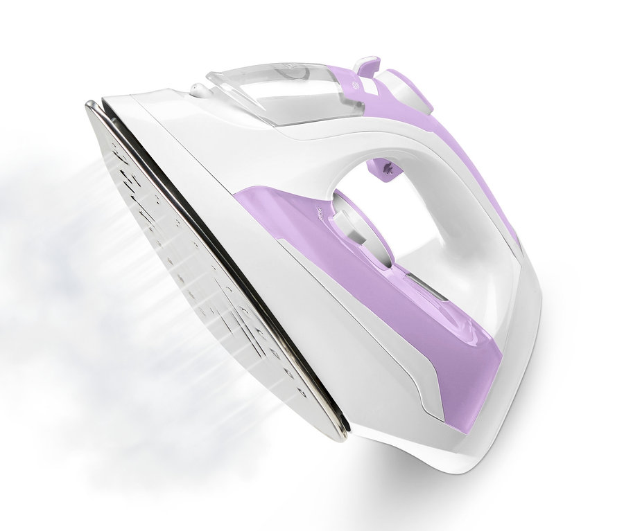 Beyaz ve mor kablosuz buharlı ütünün yakın çekim görüntüsü.