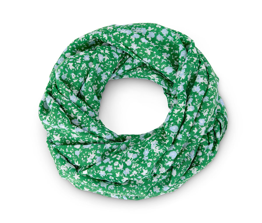 Beyaz arka planda yeşil çiçek desenli yuvarlak şal.