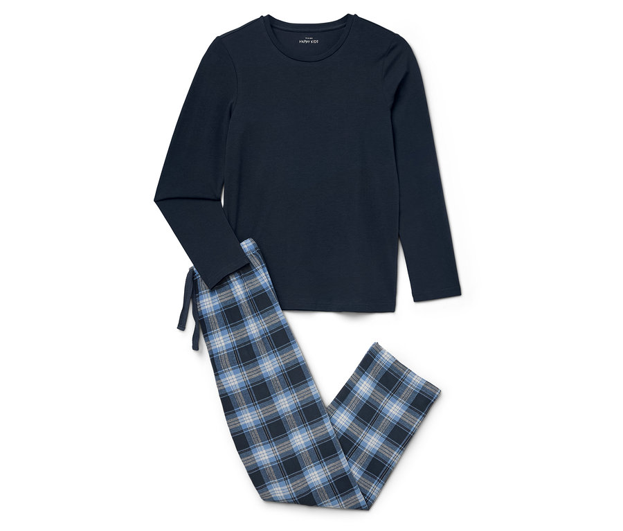 Kareli pantolonlu lacivert bir pijama beyaz bir arka plan üzerinde duruyor.