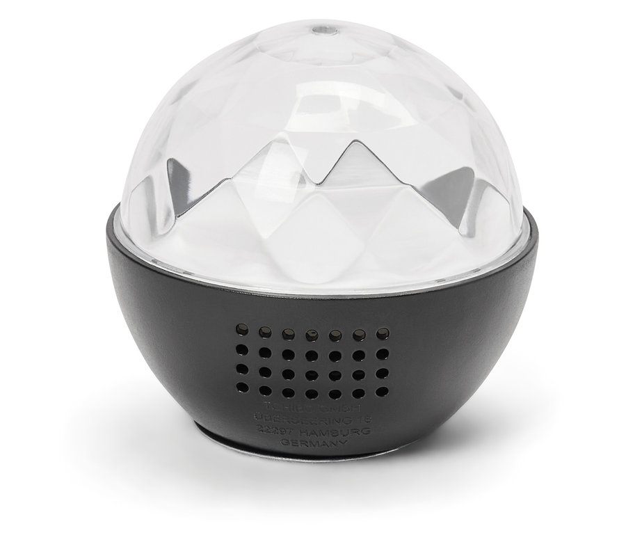 Siyah beyaz bir disko topunun yakın çekimi.