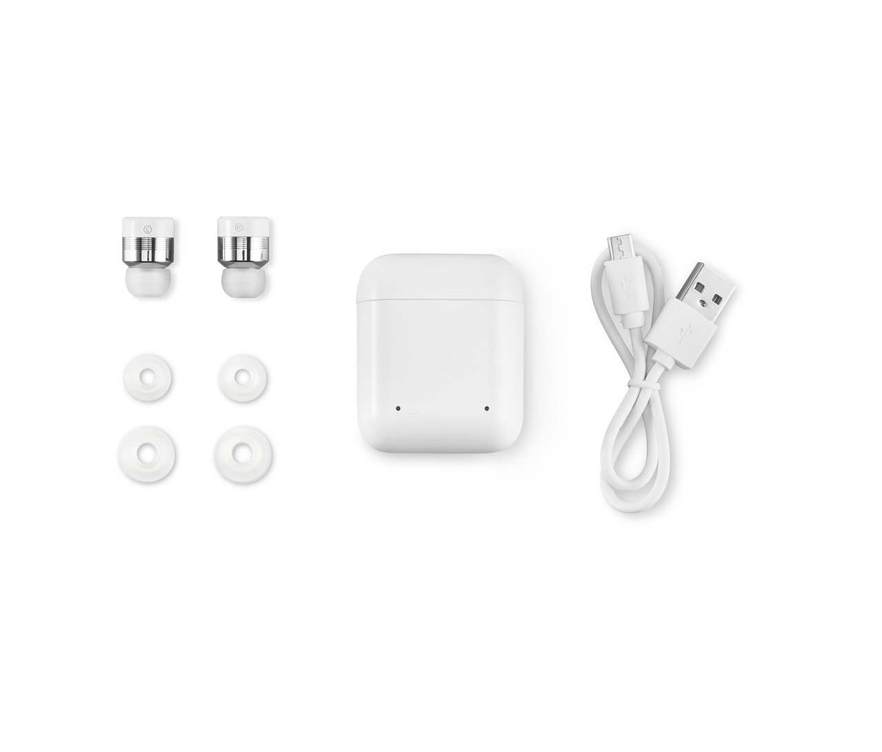 Şarj kutusu, USB kablosu ve iki çift yedek kulaklık başlığı bulunan beyaz kablosuz kulaklık.