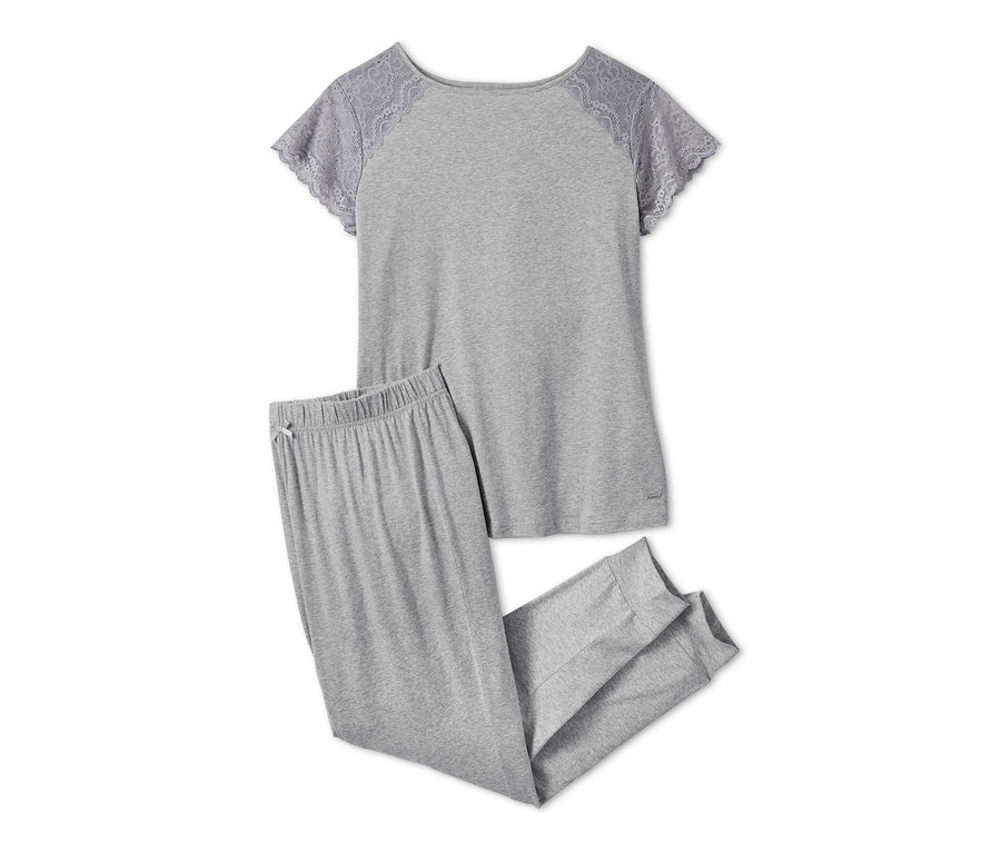 Dantel kollu ve pantolonlu gri pijama takımı.