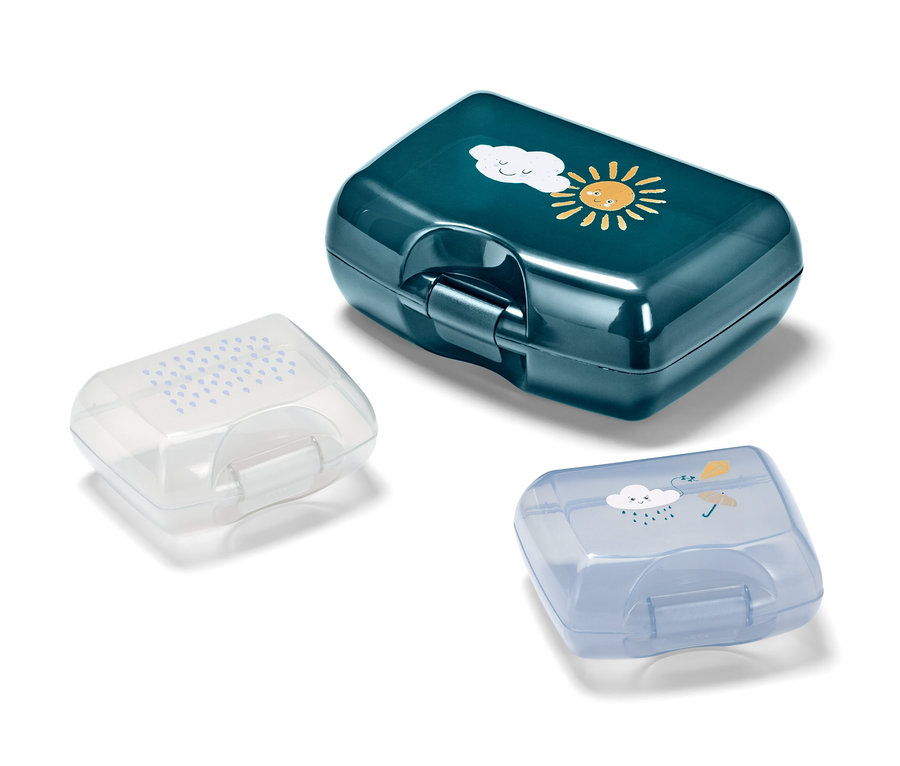 Farklı yağmur temalarına sahip üç adet beslenme kutusu.