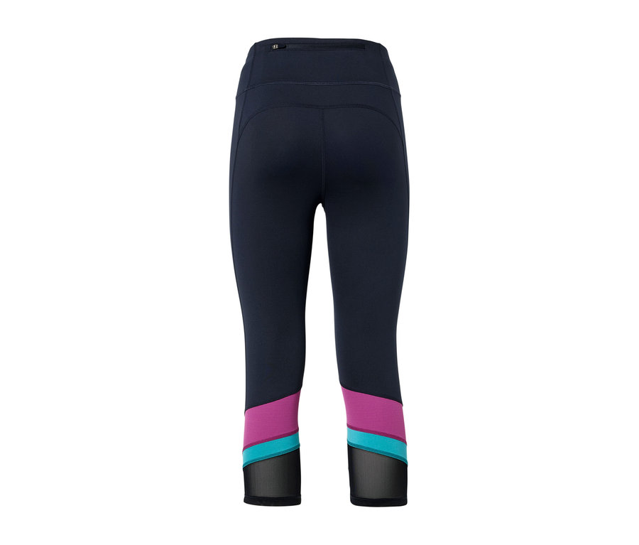 Bacaklarında mor, turkuaz ve siyah detaylar bulunan lacivert renkli 3/4 spor taytı.