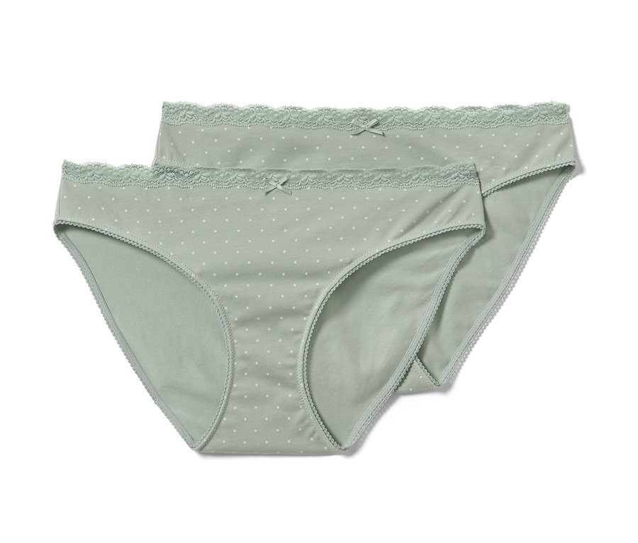 İki adet, yeşil renkli, beyaz puantiyeli slip külot