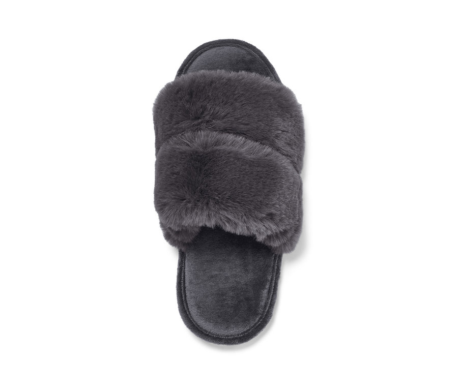 Tek bir gri pelüş terliğin üstten görünümü.