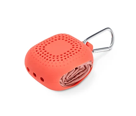 Turuncu delikli outdoor el havlusu kılıfı.