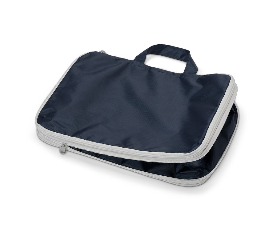 Gümüş fermuarlı ve saplı lacivert renkli valiz düzenleyici çanta.