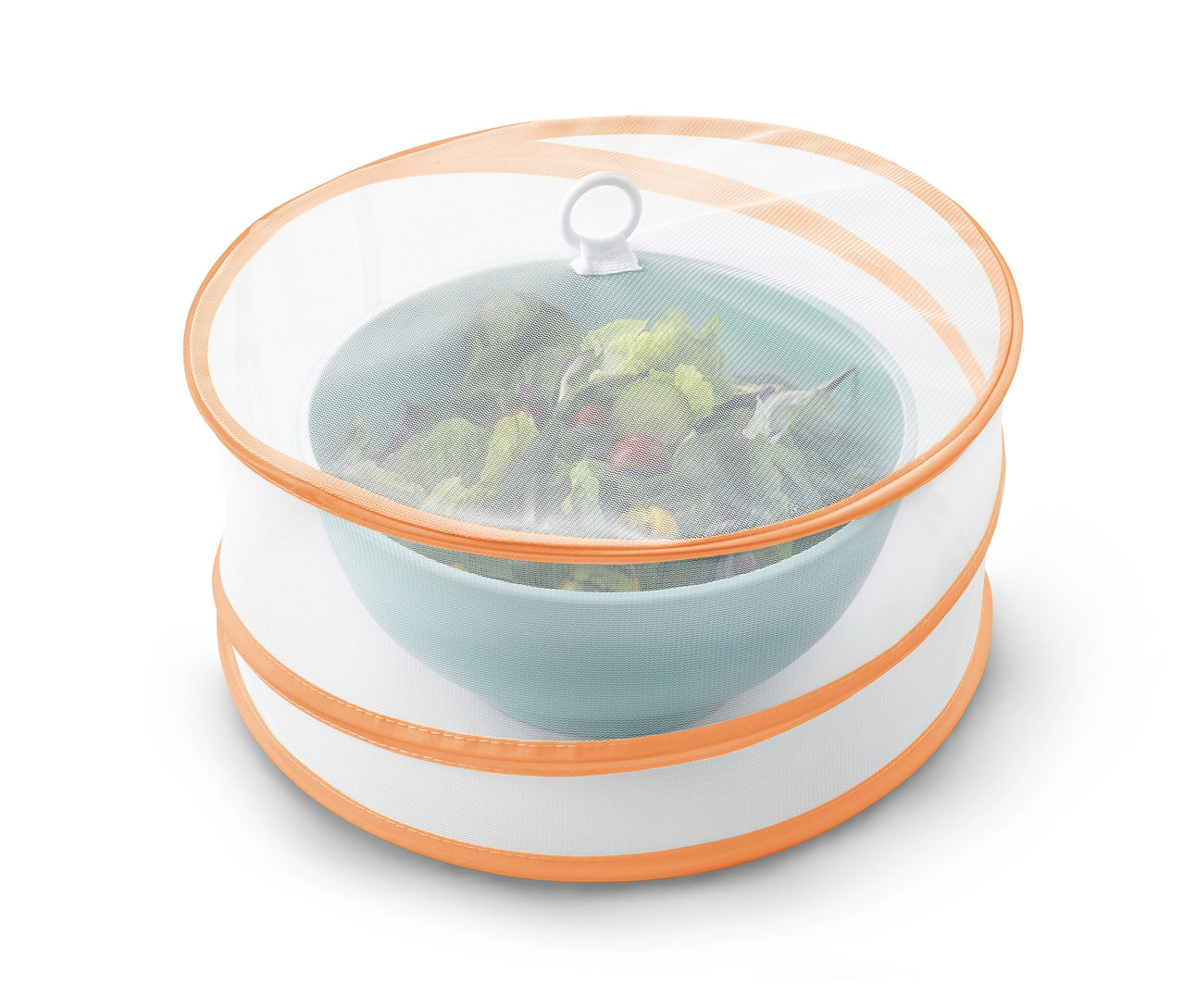 Mavi bir kasede salata, katlanabilir koruyucu kapakla kaplı.