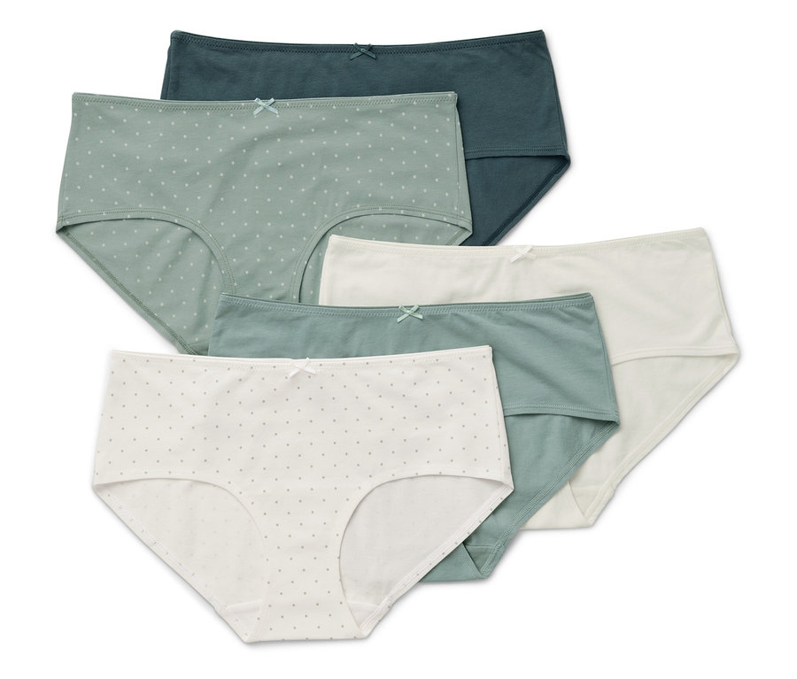 Farklı renk ve desenlerde altı kadın külotundan oluşan bir set.