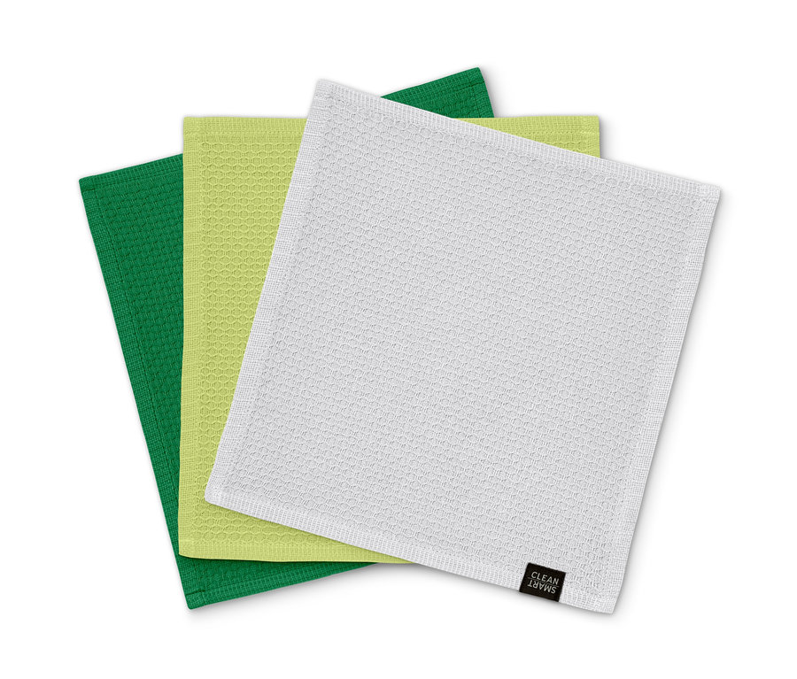 Üç adet bulaşık bezi: yeşil, açık yeşil ve beyaz.