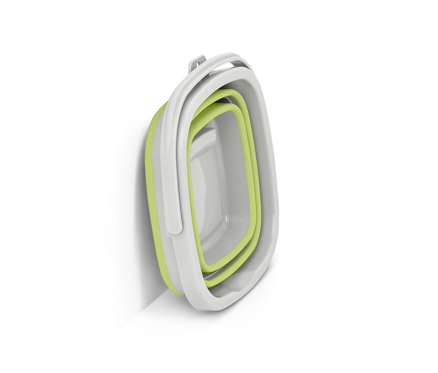 Katlanmış, gri ve yeşil renklerde, köşeli katlanabilen temizlik kovası.