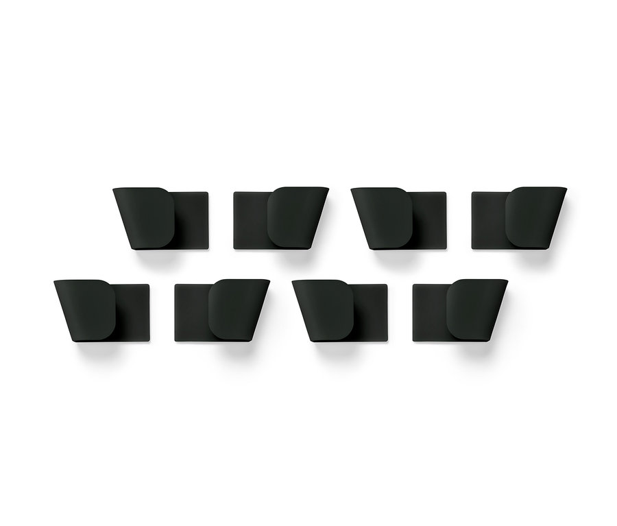 Beyaz bir arka planda iki sıra halinde düzenlenmiş sekiz adet siyah, Kapaklar için 4 Adet Duvar Askısı.