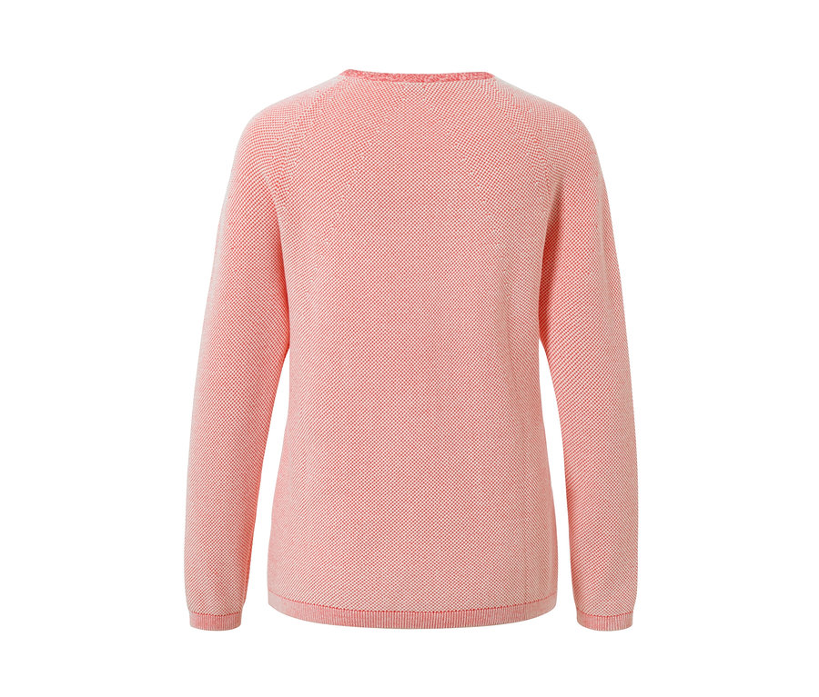 Örgü kazağın arka görünümü.