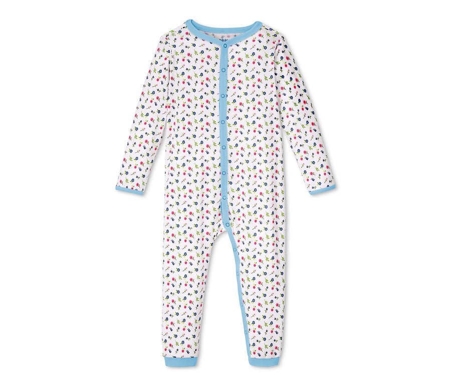 Desenli, mavi biyeli beyaz organik pamuklu pijama takımı.