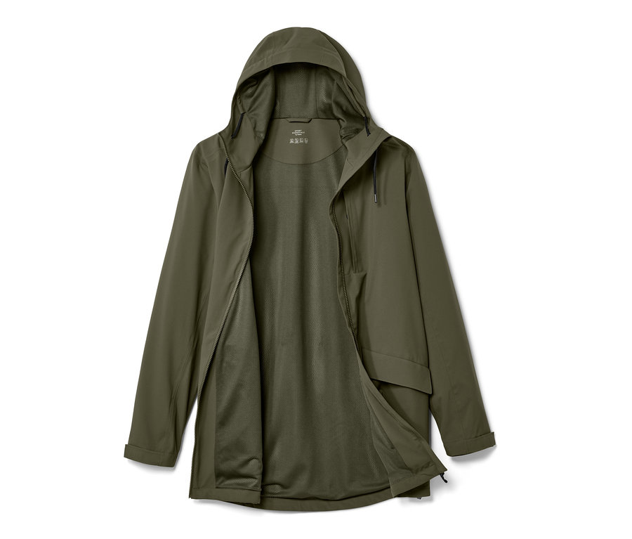 Açık zeytin yeşili bir outdoor ceket.