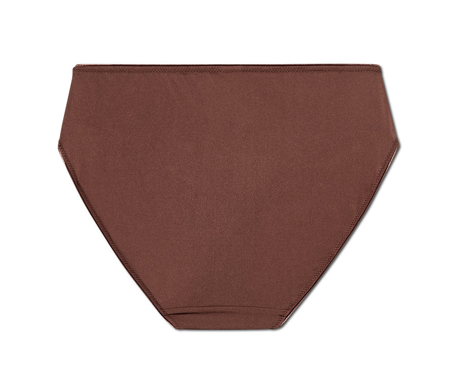 Beyaz arka planda 2 adet kestane rengi slip külot.
