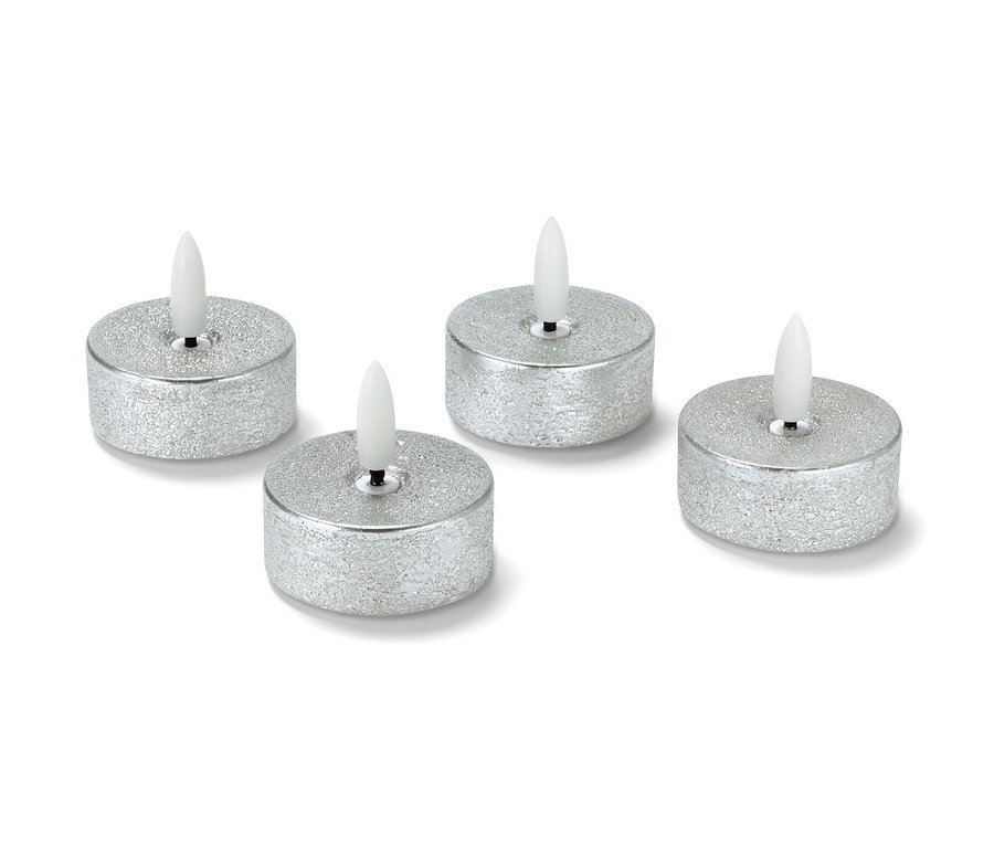 Dört adet gümüş rengi LED tealight mum.